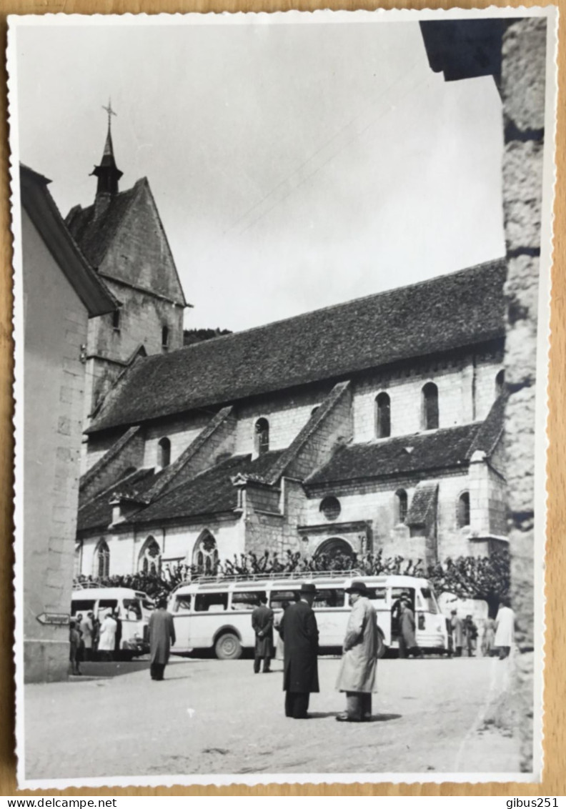 PHOTO FORMAT CARTE POSTALE SAINT URSANNE SUISSE EGLISE BUS ANIME - Saint-Ursanne