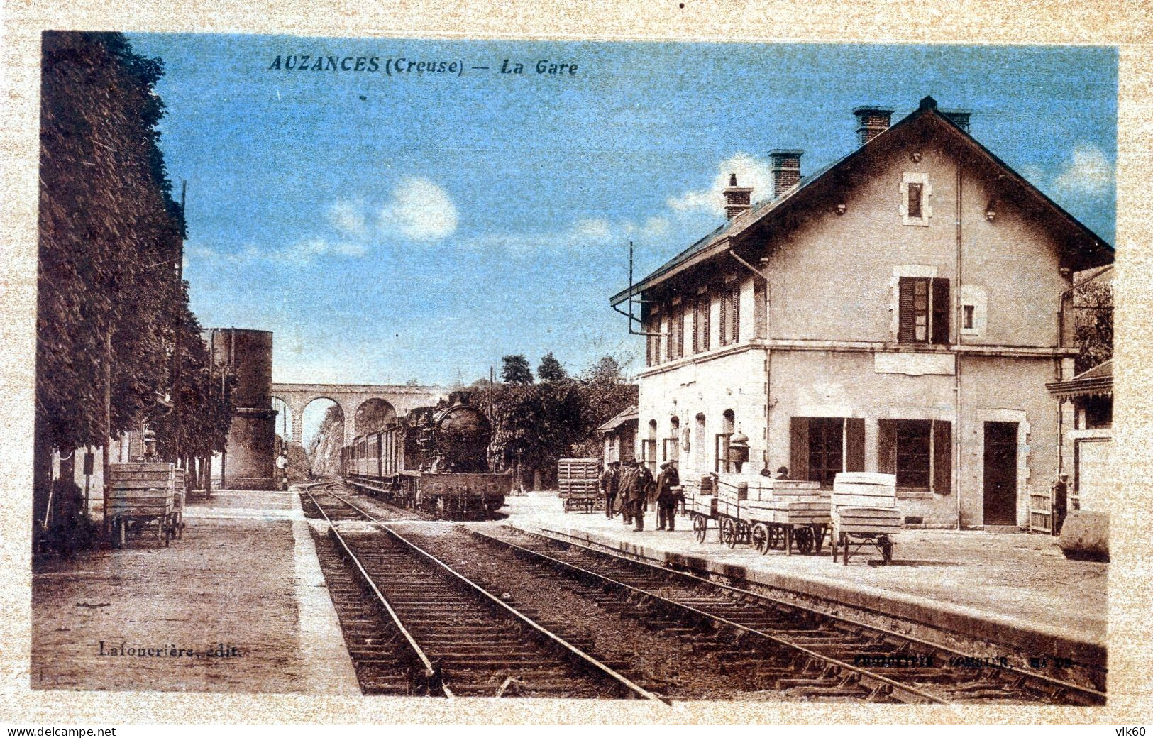 23   AUZANCES ARRIVEE  D'UN TRAIN EN GARE - Auzances