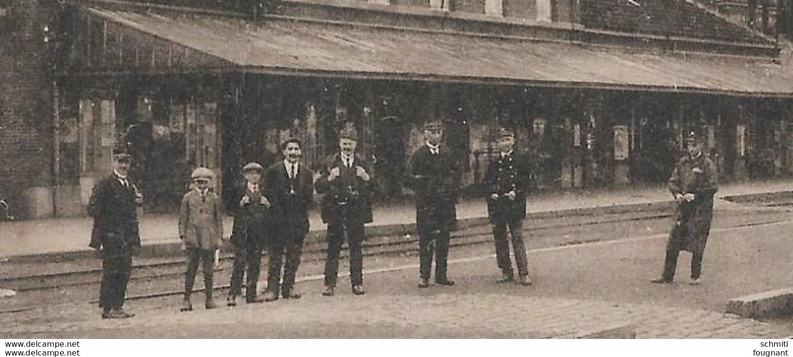 - SOTTEGEM-Station , La Gare -Groupe De 2 Jeunes Hommes,4 Contrôleurs+2 Personnes-Carte Oblitérée En 1926 - Zottegem