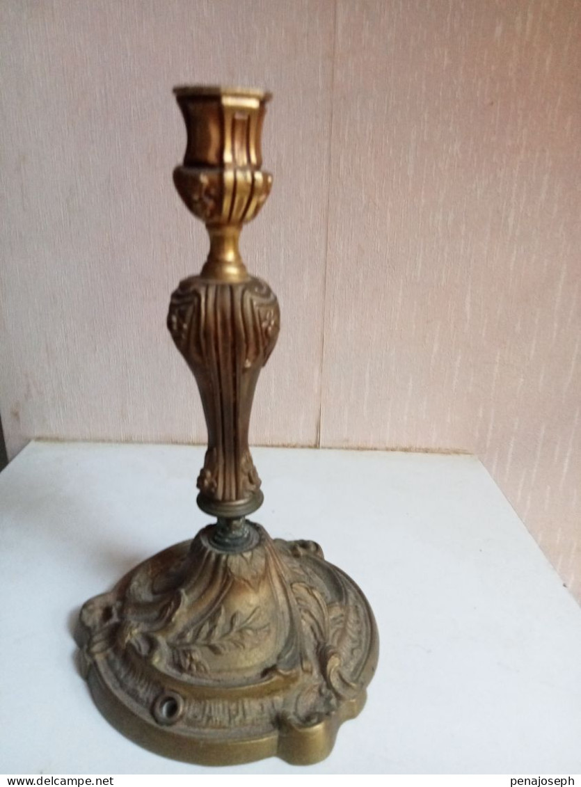 Bougeoir En Bronze Doré Du XIXème Hauteur 23,5 Cm éléctrifié - Kandelaars, Kandelaars & Kandelaars