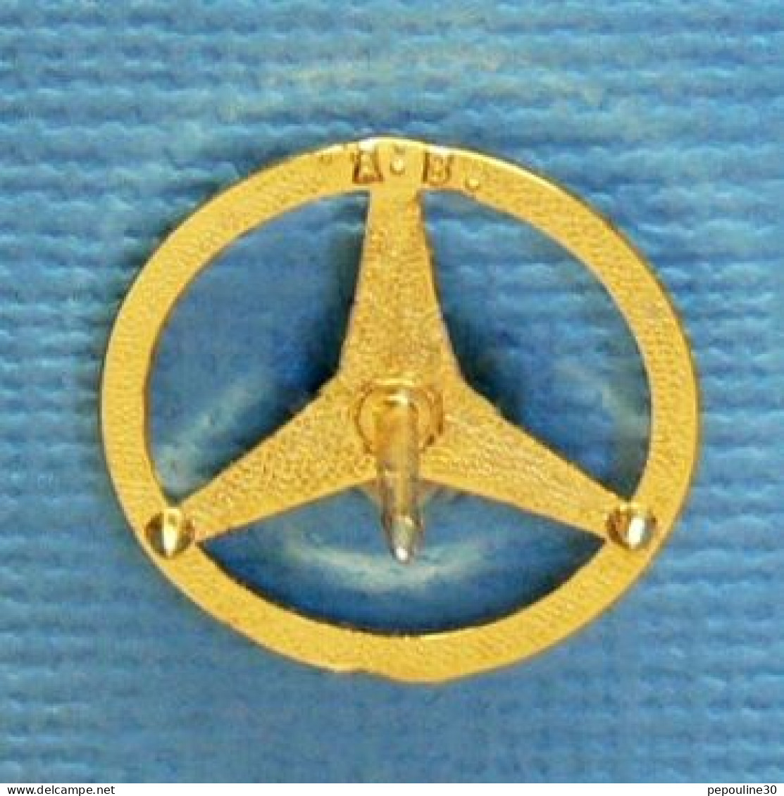 1 PIN'S //  ** LOGO / MERCEDES BENZ ** . (A.B.)