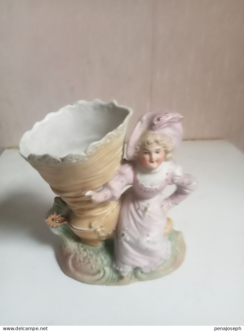 Statuette En Porcelaine XVIIIème Hauteur 12 Cm X 12 Cm - Andere & Zonder Classificatie