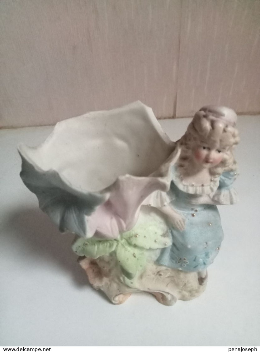 Statuette En Porcelaine XVIIIème Hauteur 10,5 X 10 Cm - Altri & Non Classificati