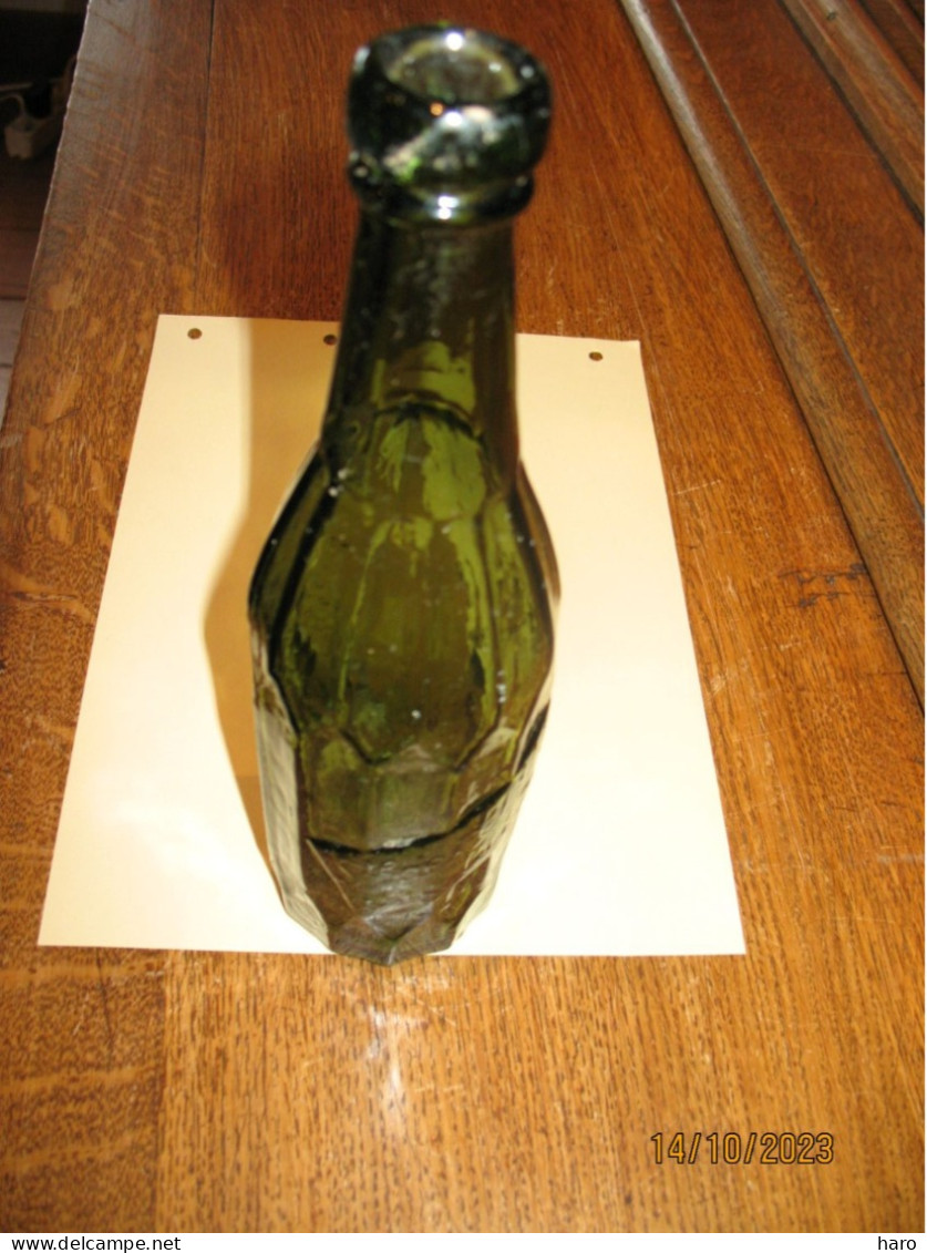 Ancienne Bouteille En Verre De La " Société Des Eaux De Liège " Téléphone 465 - Eau Gazeuse 25 Cl - Soda