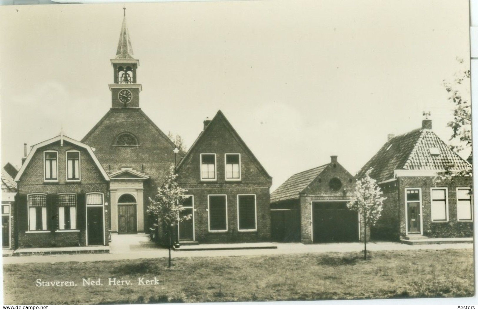 Staveren; Ned. Herv. Kerk In Straatbeeld - Niet Gelopen. (F. Bleeker - Staveren) - Stavoren