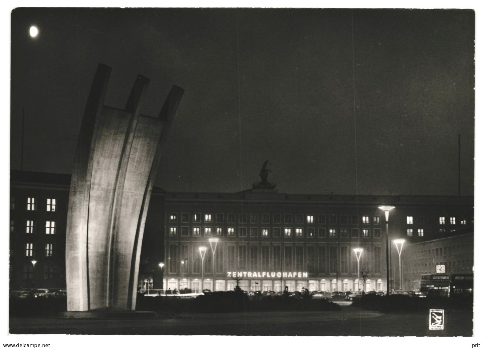 Zentralflughafen Mit Denkmal Am Platz Der Luftbrücke Berlin Tempelhof Bei Nacht 1950-60 Unused Photo Postcard Klinke &Co - Tempelhof