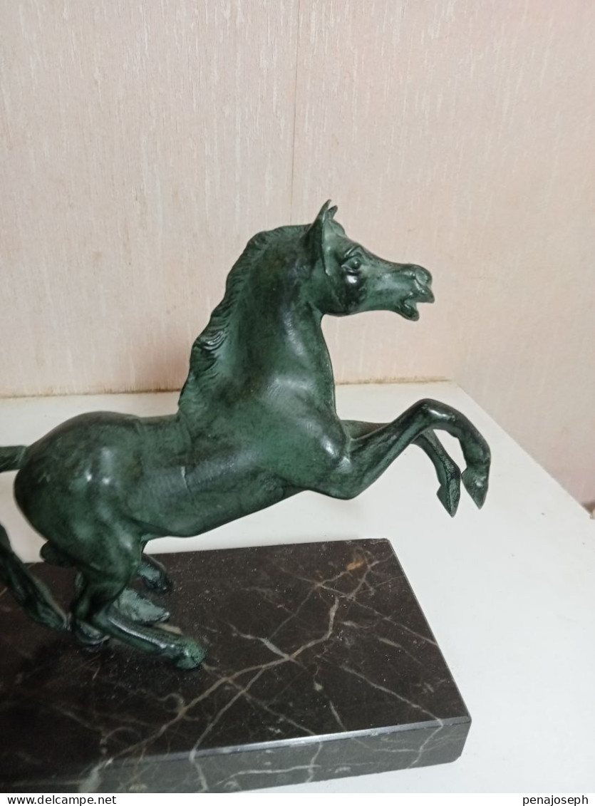 statuette cheval en régule sur support marbre longueur 18 cm