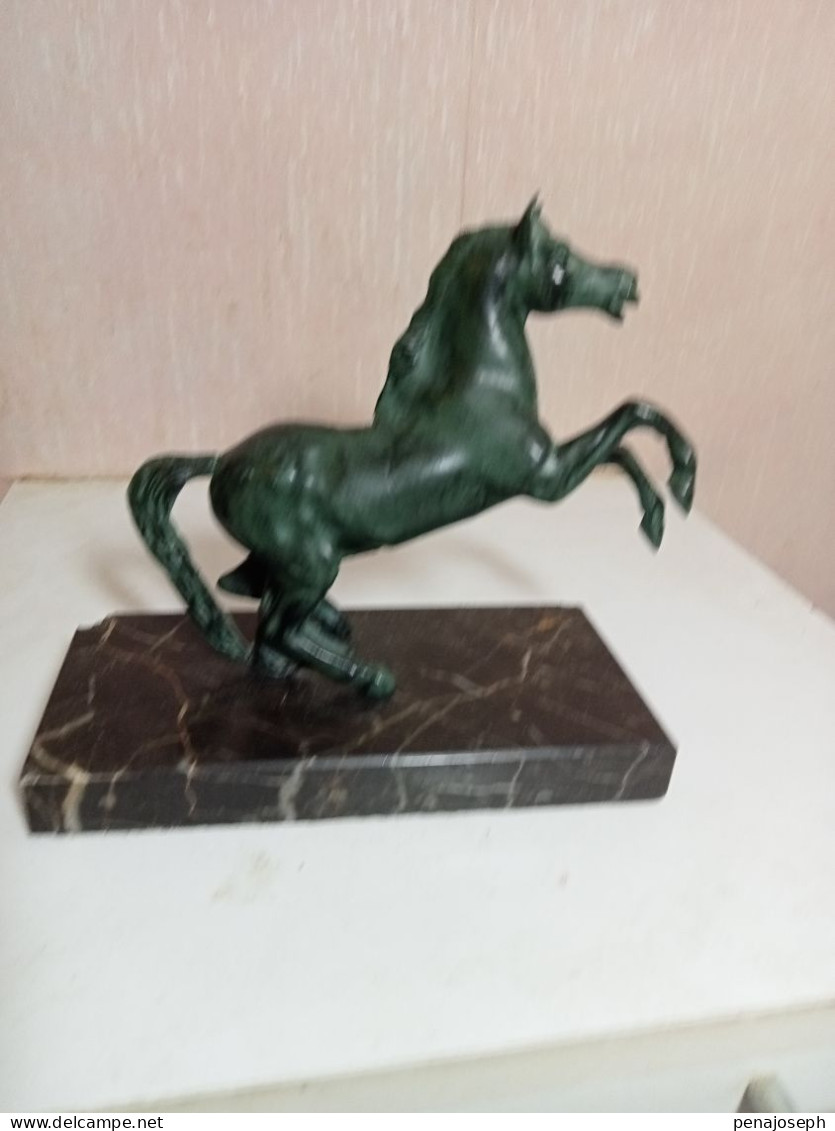 statuette cheval en régule sur support marbre longueur 18 cm