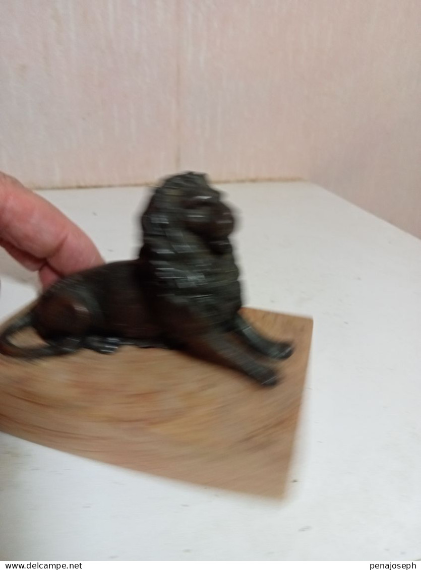 statuette lion en régule sur support marbre longueur 10 cm