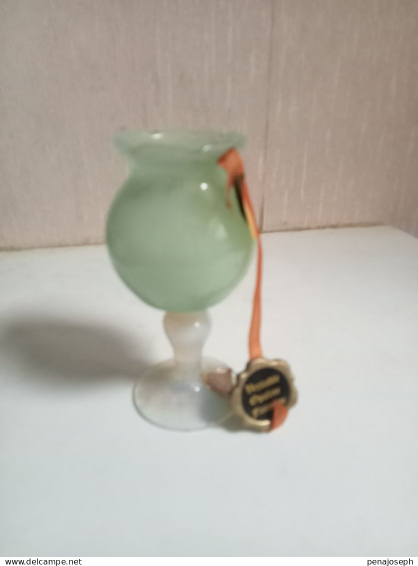 Petit Vase Sur Pied Opaline Florentine Hauteur 11 Cm - Vazen
