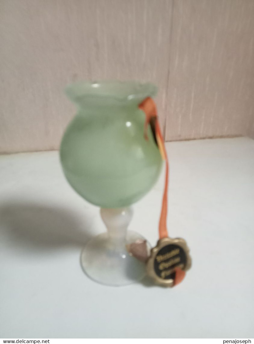 Petit Vase Sur Pied Opaline Florentine Hauteur 11 Cm - Vasen