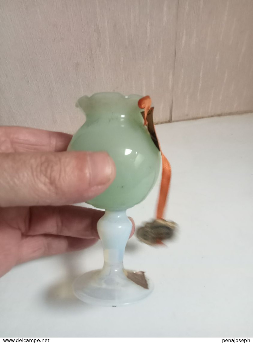 petit vase sur pied opaline florentine hauteur 11 cm