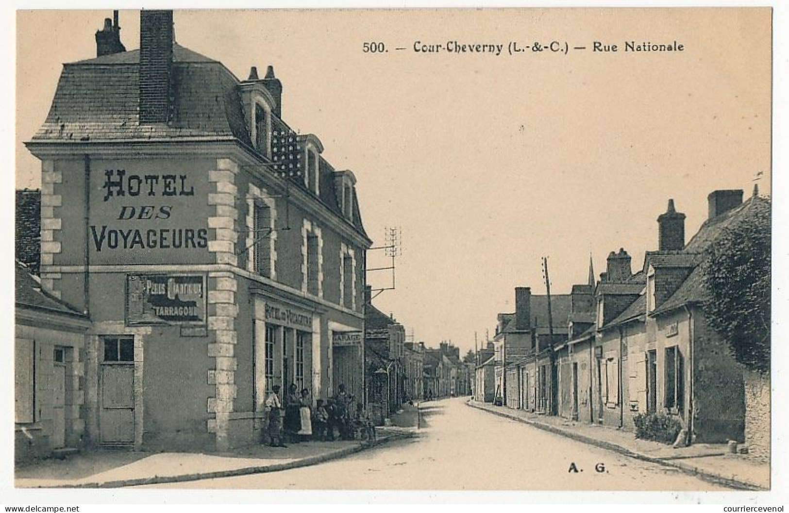 CPA - COUR-CHEVERNY (Loir Et Cher) - Rue Nationale - Cheverny