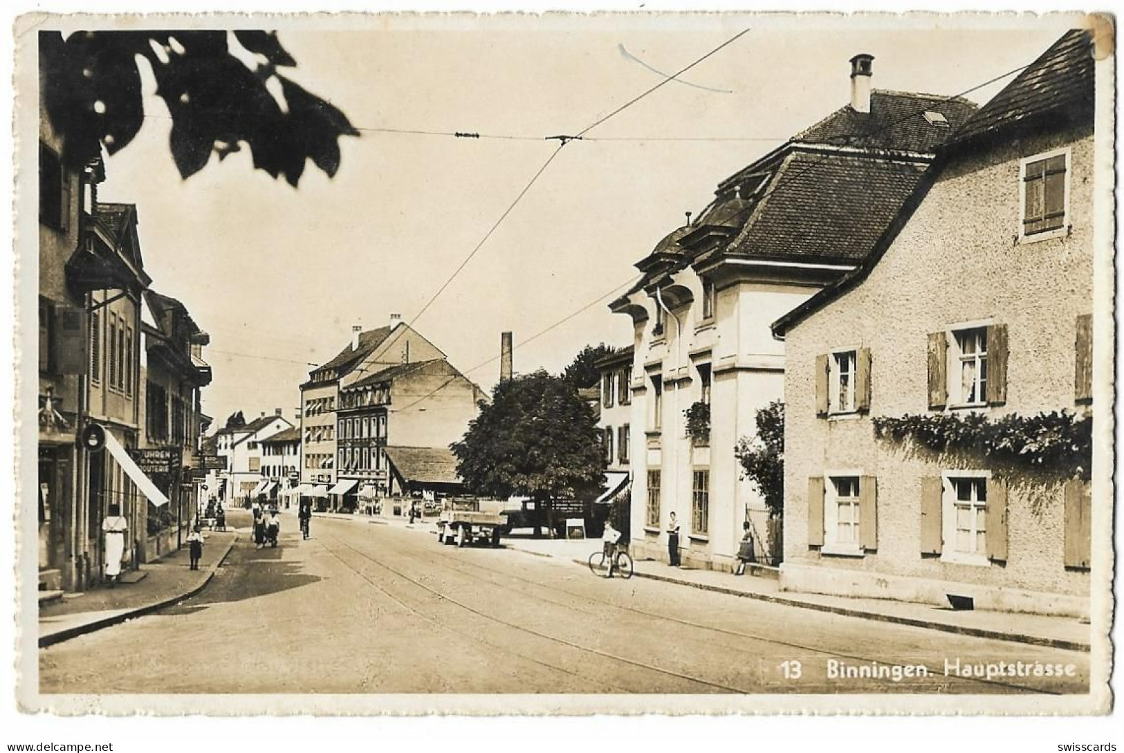 BINNINGEN: Foto-AK Hauptstrasse Mit Lkw, Tramschienen, Uhren Pelletier... ~1940 - Binningen