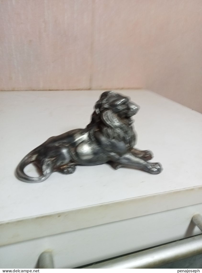 Statuette Lion En Alu XIXème Longueur 11 Cm Hauteur 7 Cm - Art Africain