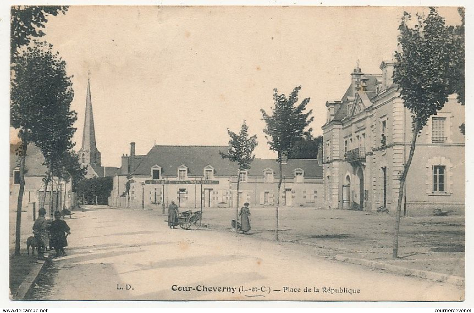 CPA - COUR-CHEVERNY (Loir Et Cher) - Place De La République - Cheverny