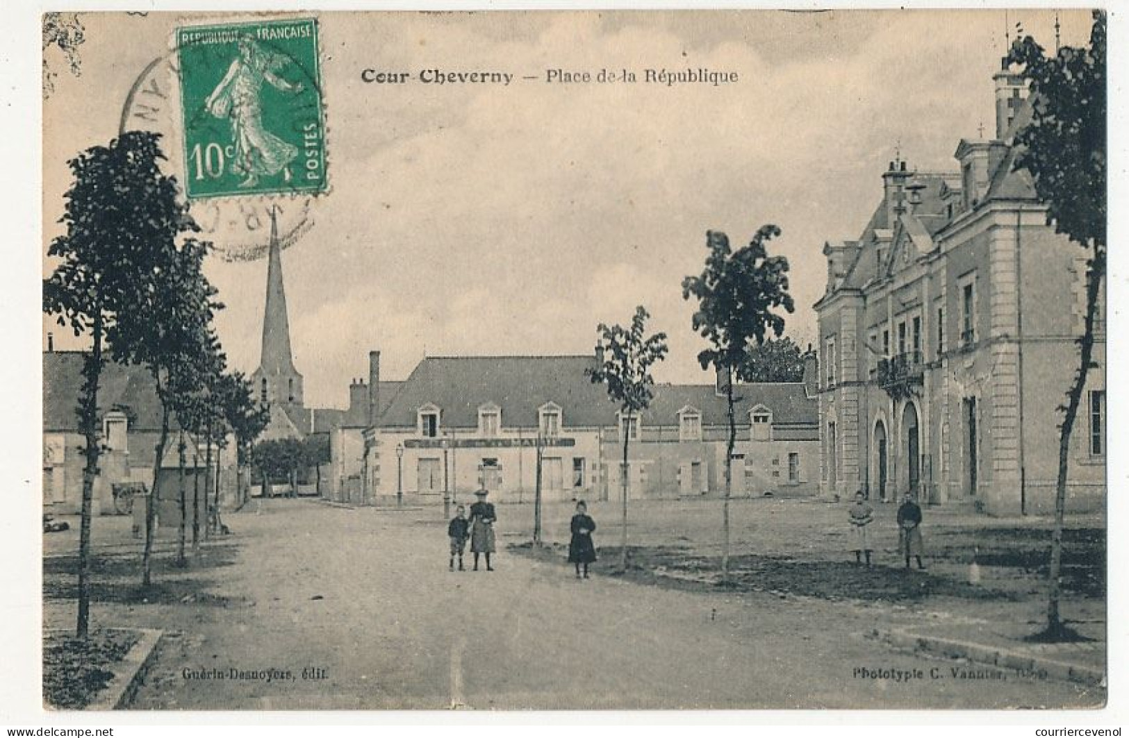 CPA - COUR-CHEVERNY (Loir Et Cher) - Place De La République - Cheverny