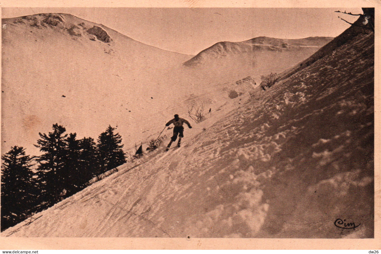 Sports D'Hiver Au Puy-de-Dôme: Le Mont-Dore-Sancy - Un Skieur Dans La Pente - Edition Combier, Carte CIM Non Circulée - Wintersport