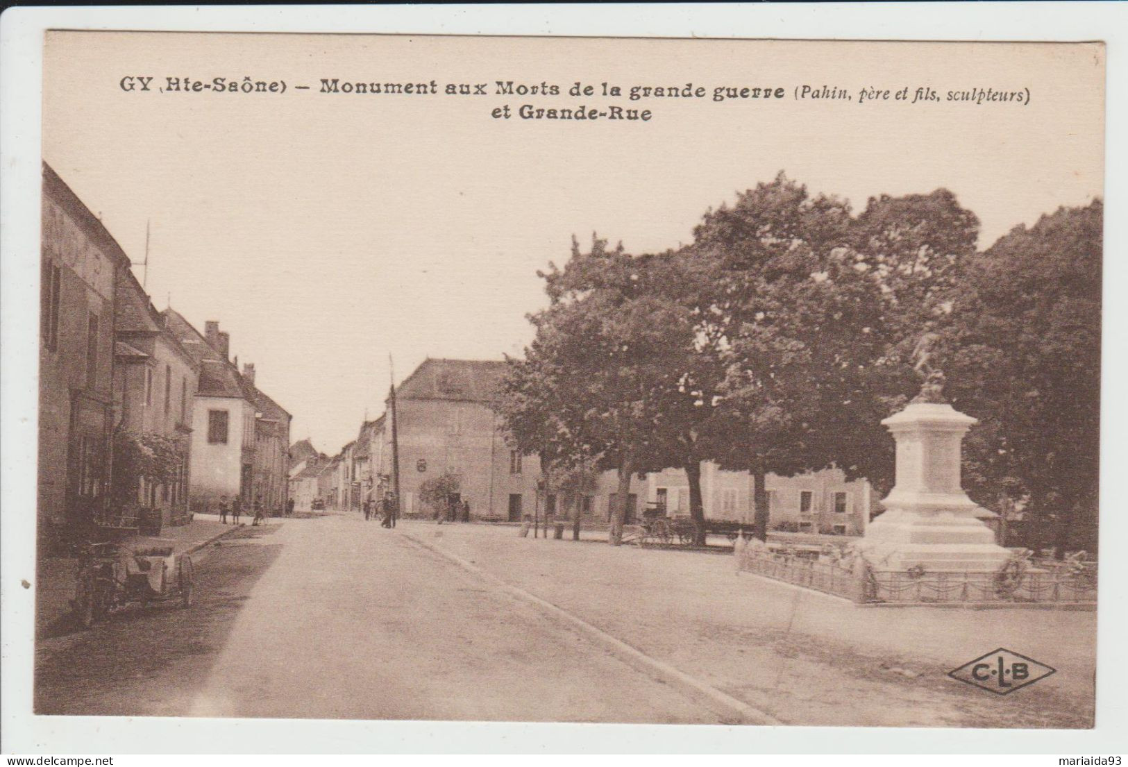 GY - HAUTE SAONE - MONUMENT AUX MORTS DE LA GRANDE GUERRE ET GRANDE RUE - SIDE CAR - Gy