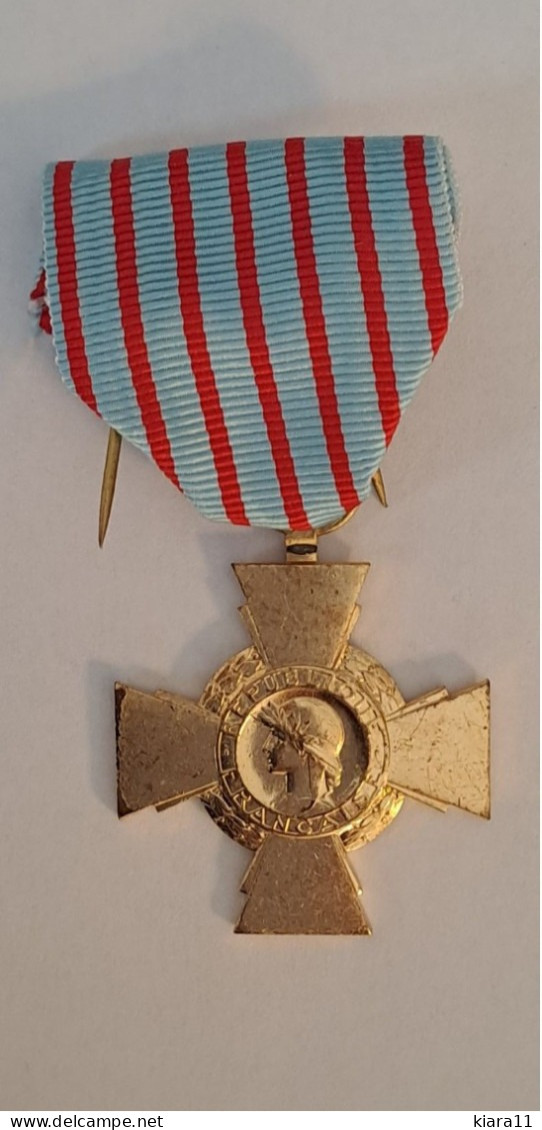 MEDAILLE - CROIX DU COMBATTANT - Francia