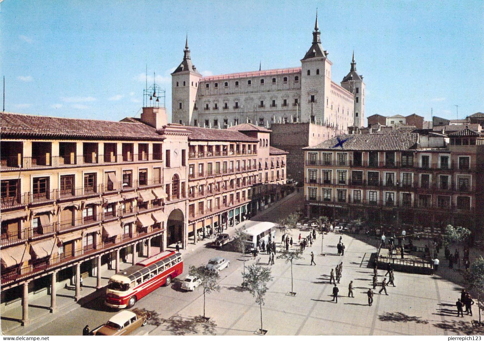 Tolède - Place De Zocodover Et Alcazar - Toledo