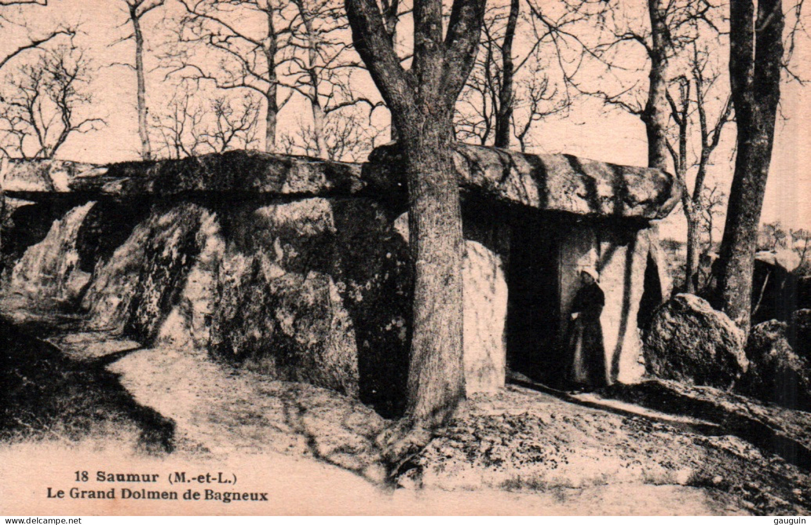 CPA - SAUMUR - Gd DOLMEN De Bagneux - Edition R.Dorange - Dolmen & Menhire