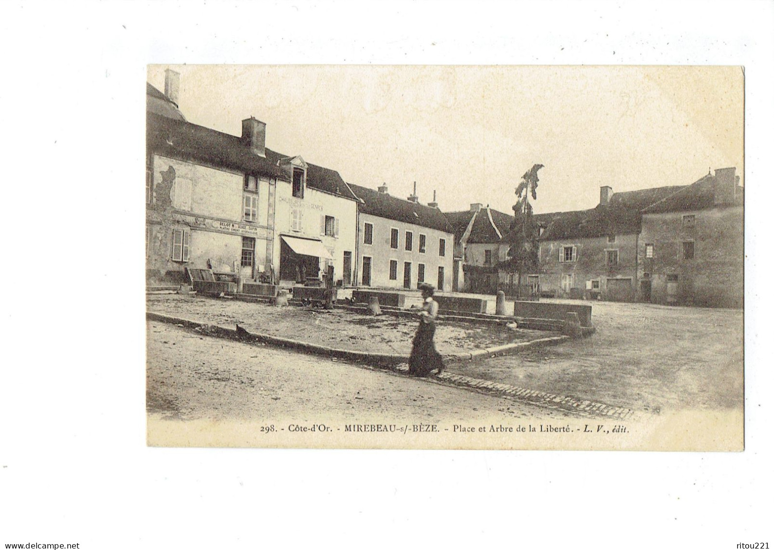 Cpa - 21 - Côte D'Or - MIREBEAU-sur-BEZE - Place Et Arbre De La Liberté - Animation Femme BELOT Plâtre Ciment Magasin - Mirebeau