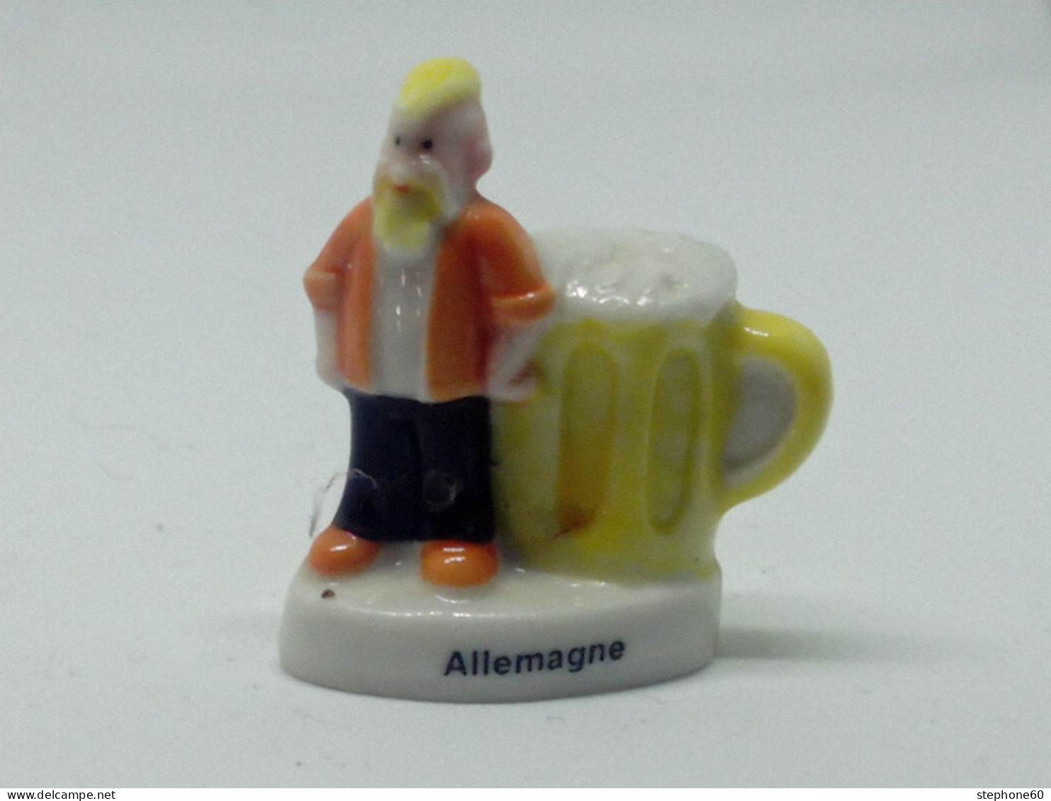 A002 - (60) Feve Pays Allemagne - Personnage - Pays
