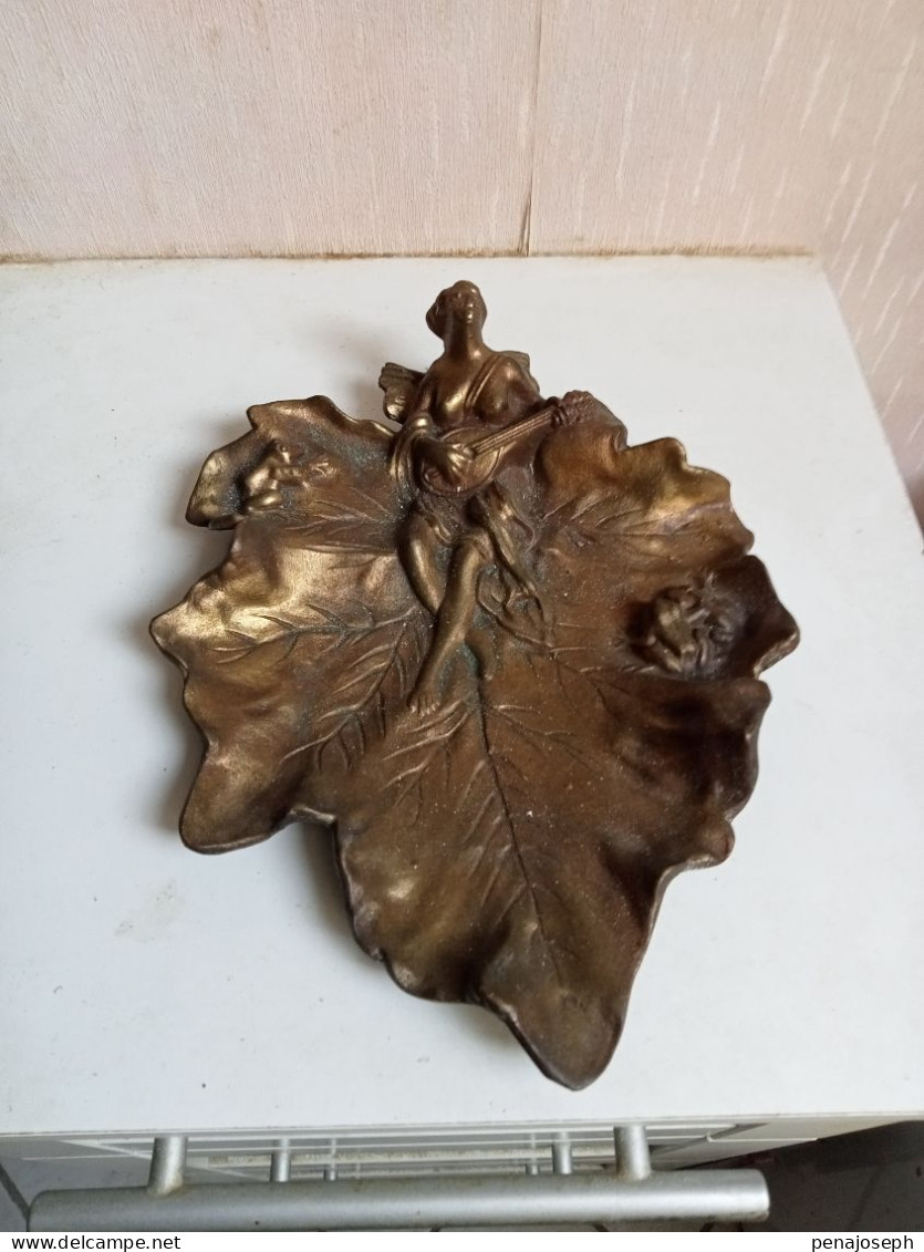 Vide Poche Ancien En Bronze Longueur 24 Cm X 18 Cm - Brons