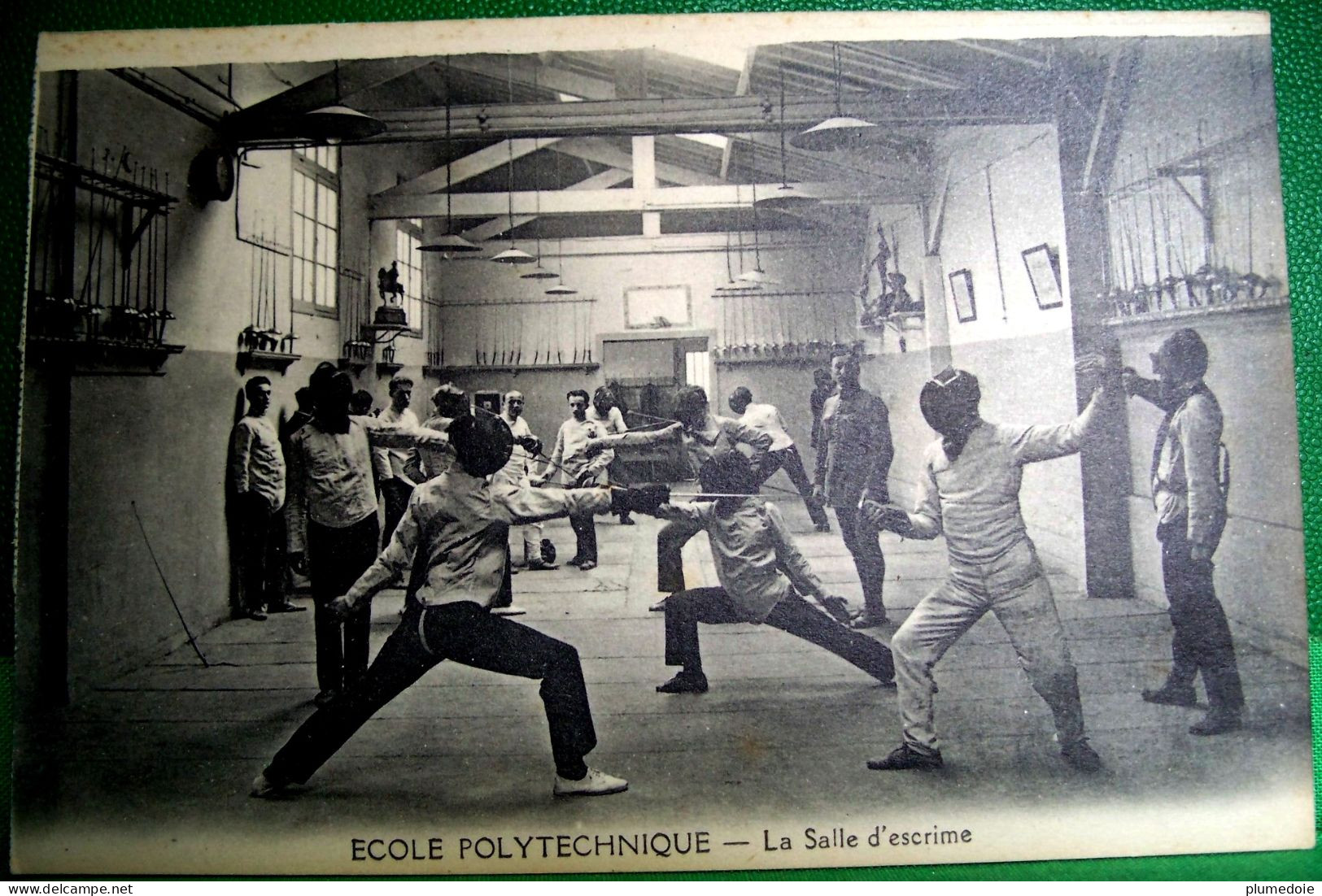 Cpa SPORT , ECOLE POLYTECHNIQUE , Animée , LA SALLE D ' ESCRIME  élèves Militaires FLEURET , DUEL , MASQUES - Escrime