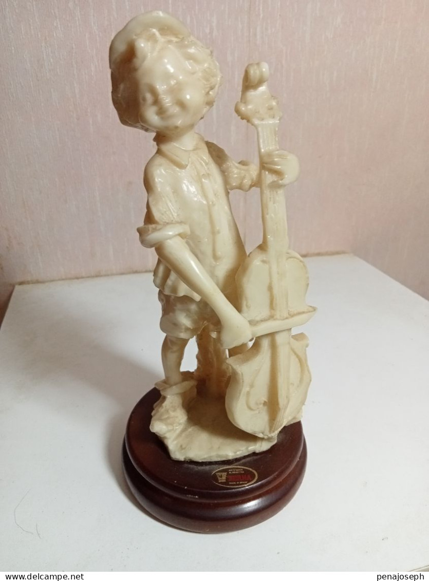 Statuette En Albatre XIXème Jeune Musicien Hauteur 18,5 Cm Sur Support Marbre - Piedras Y Mármoles