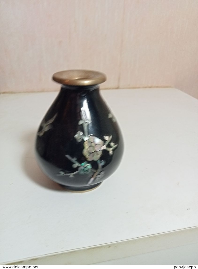 Vase XIXème Decor En Nacre Cloisonné Hauteur 9 Cm Diamètre 7 Cm - Vasi