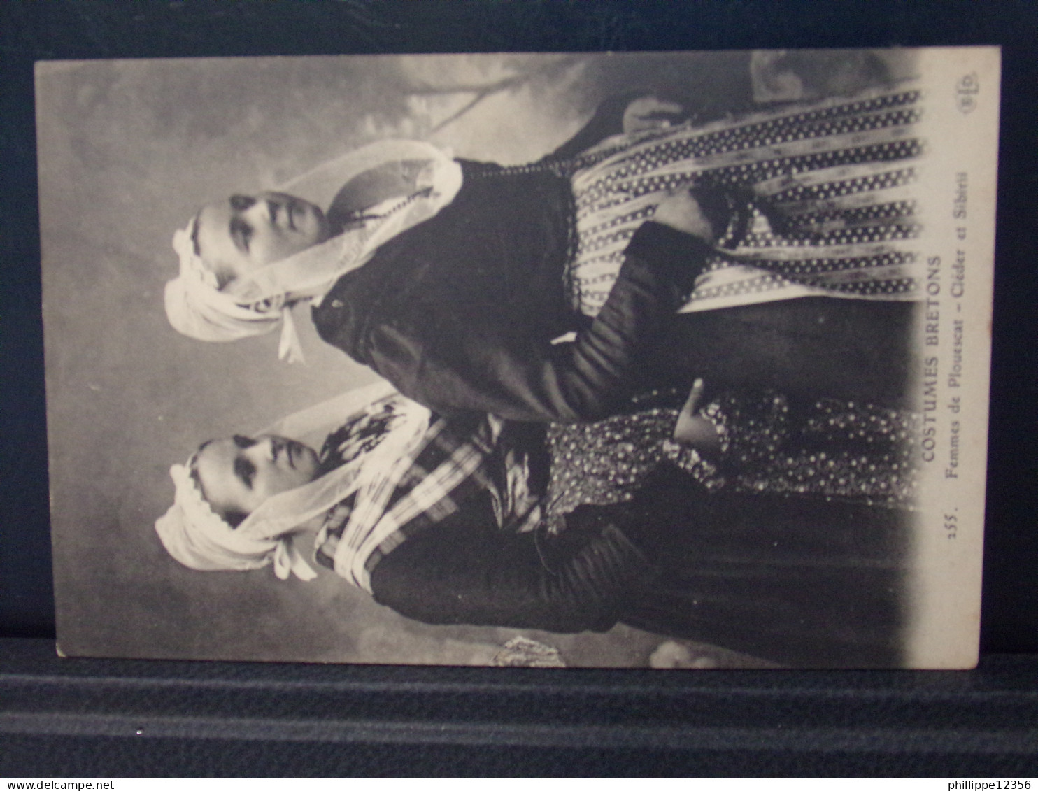 29141 . FEMMES DE PLOUESCAT . CLEDER ET SIBIRII . COSTUMES  BRETONS .  - Plouescat