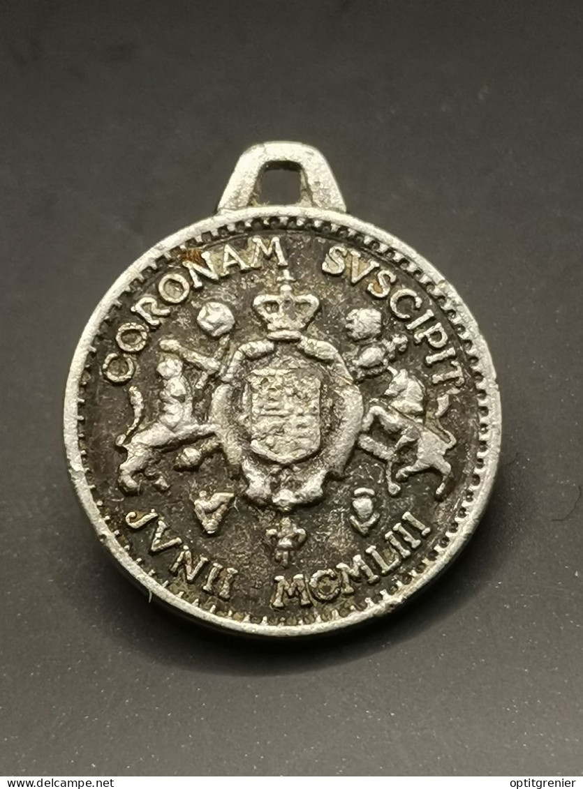 MEDAILLE PENDENTIF 1953 ELISABETH II 15mm 1.48g - Non Classés