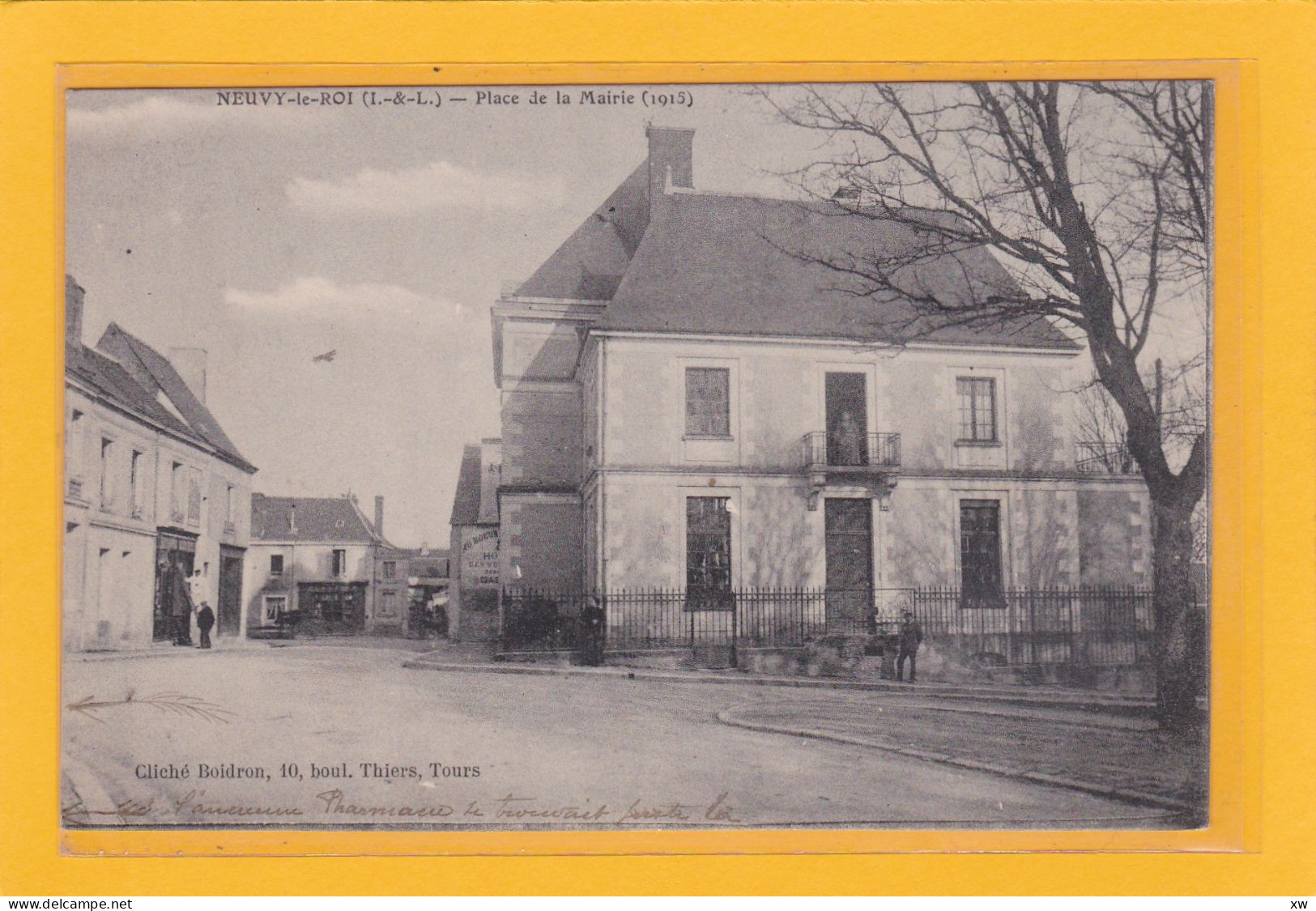 NEUVY-LE-ROI -37- Place De La Mairie (1915) - Petite Animation - A 4181 / 82 - Neuvy-le-Roi