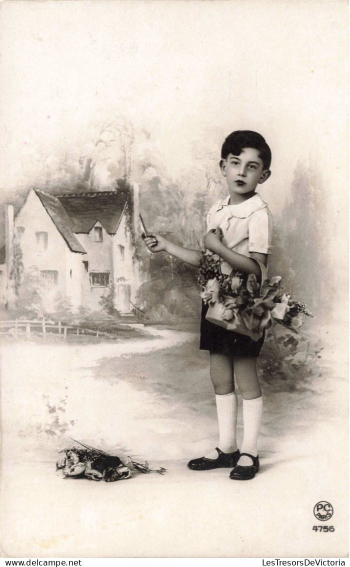 ENFANT - Petit Garçon Avce Un Panier à Fleurs - Carte Postale Ancienne - Photographs