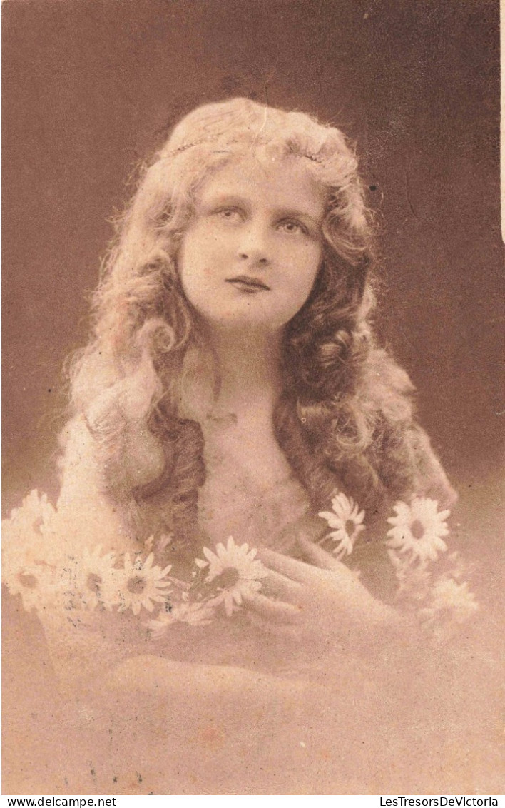 ENFANT - Petite Fille Aux Longs Cheveux Bouclés - Fleurs - Carte Postale Ancienne - Sonstige & Ohne Zuordnung