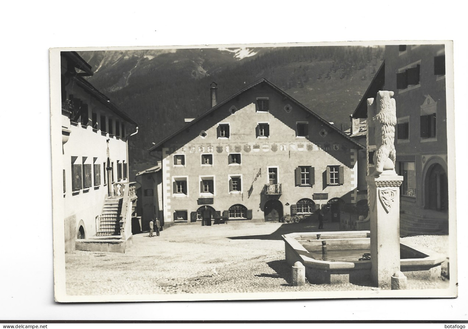 CPA PHOTO  DORFPLATZ IN ZUOZ, ENGADIN (voir Timbre) - Zuoz