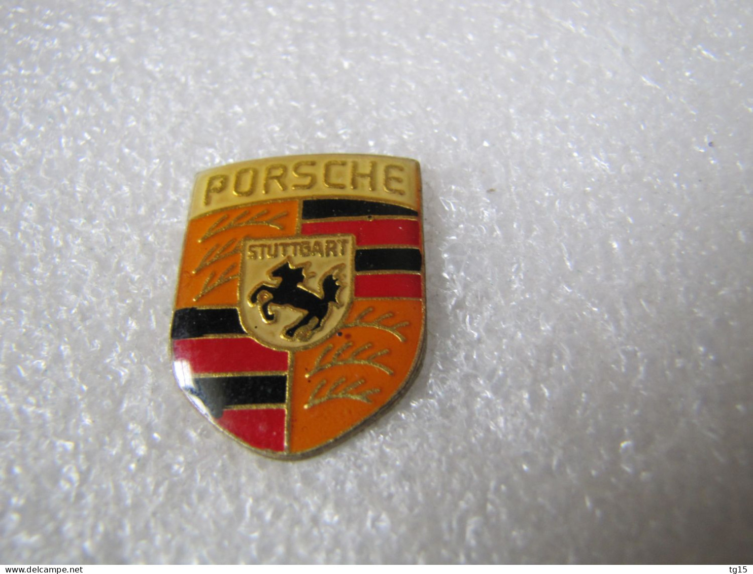 PIN'S    LOGO   PORSCHE     27 X 21 Mm - Porsche