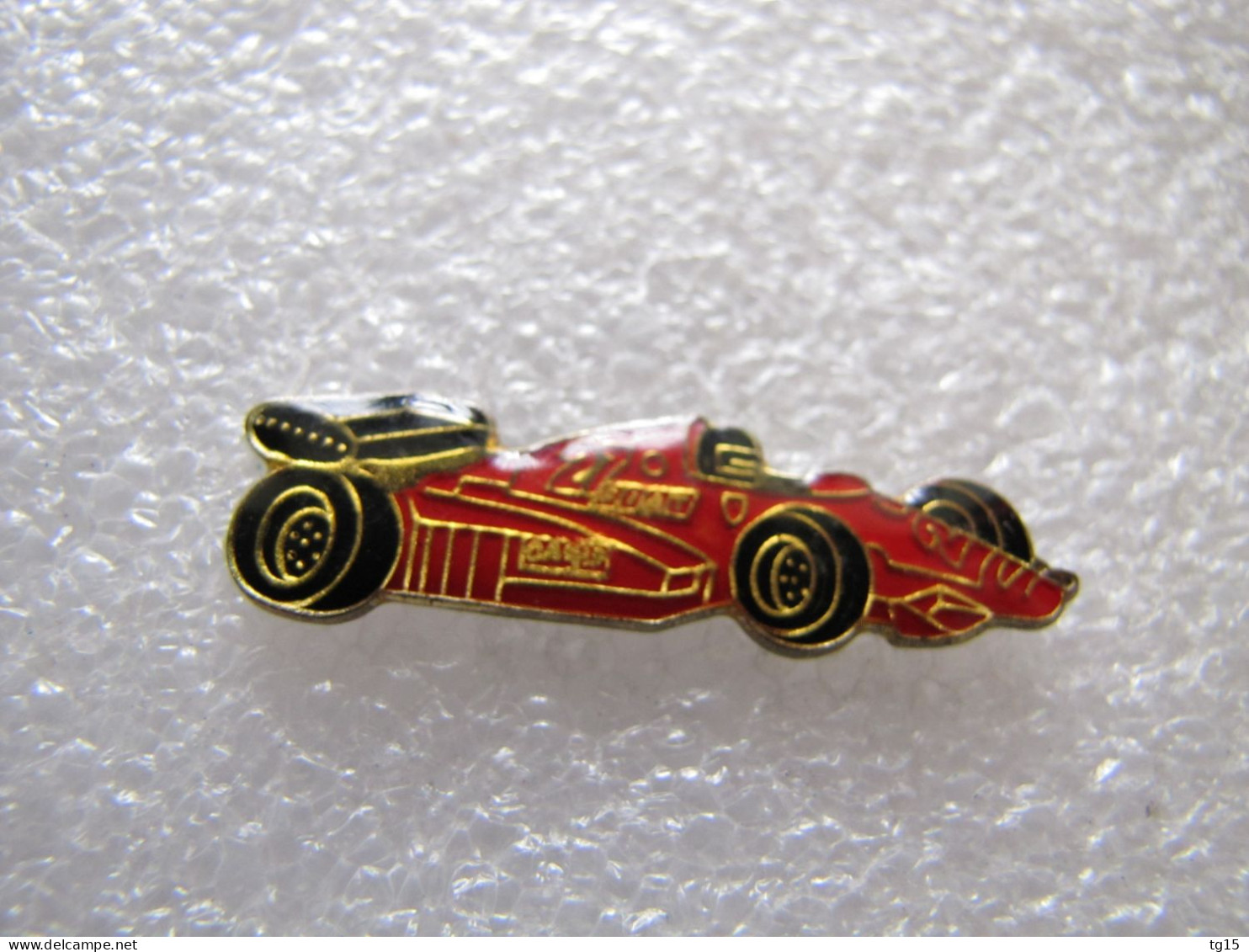 PIN'S    FORMULE 1  FERRARI  FIAT - Ferrari