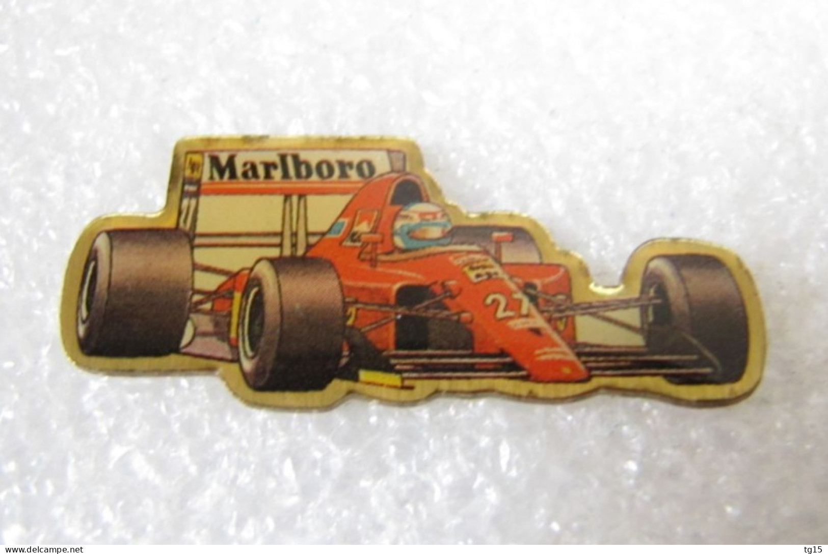 PIN'S    FORMULE 1  FERRARI  MARLBORO  ALAIN PROST - Ferrari