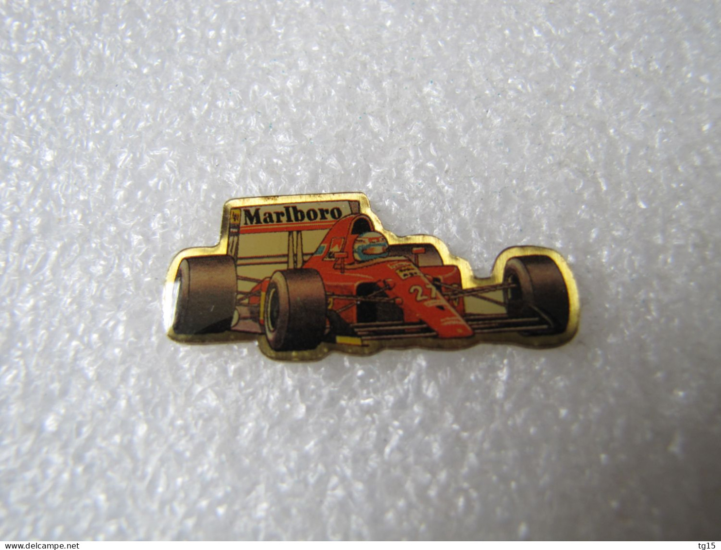 PIN'S    FORMULE 1  FERRARI  MARLBORO  ALAIN PROST - Ferrari