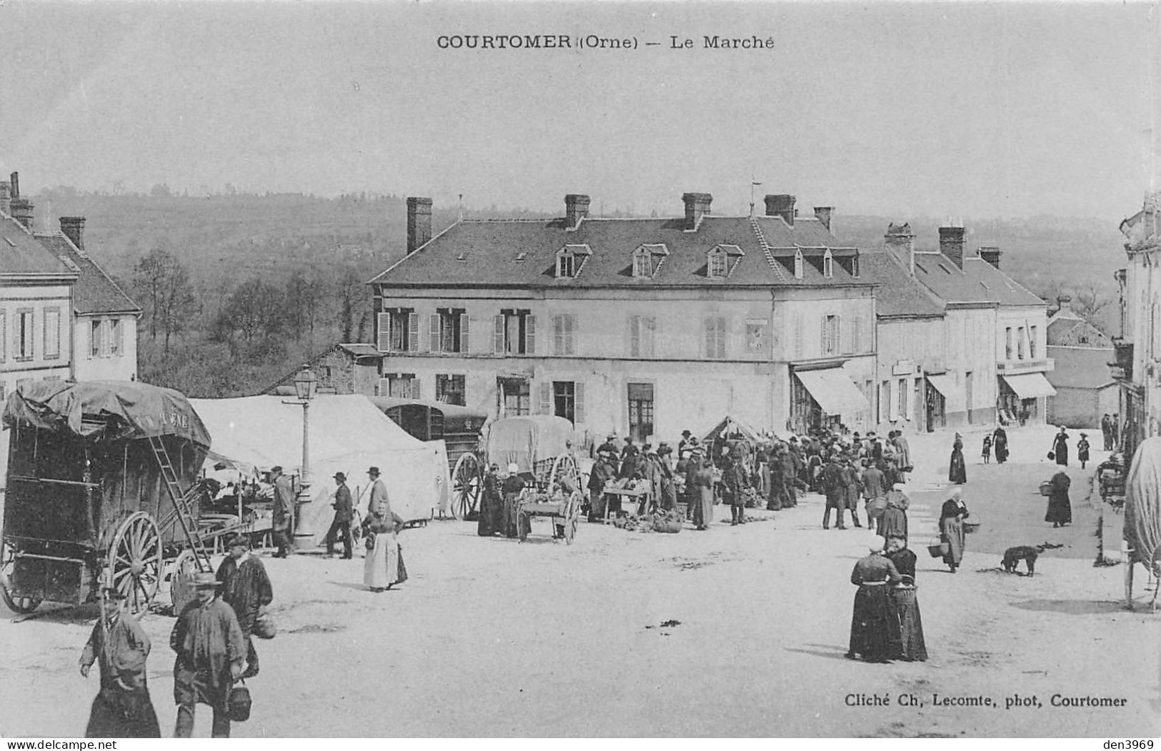 COURTOMER (Orne) - Le Marché - Courtomer