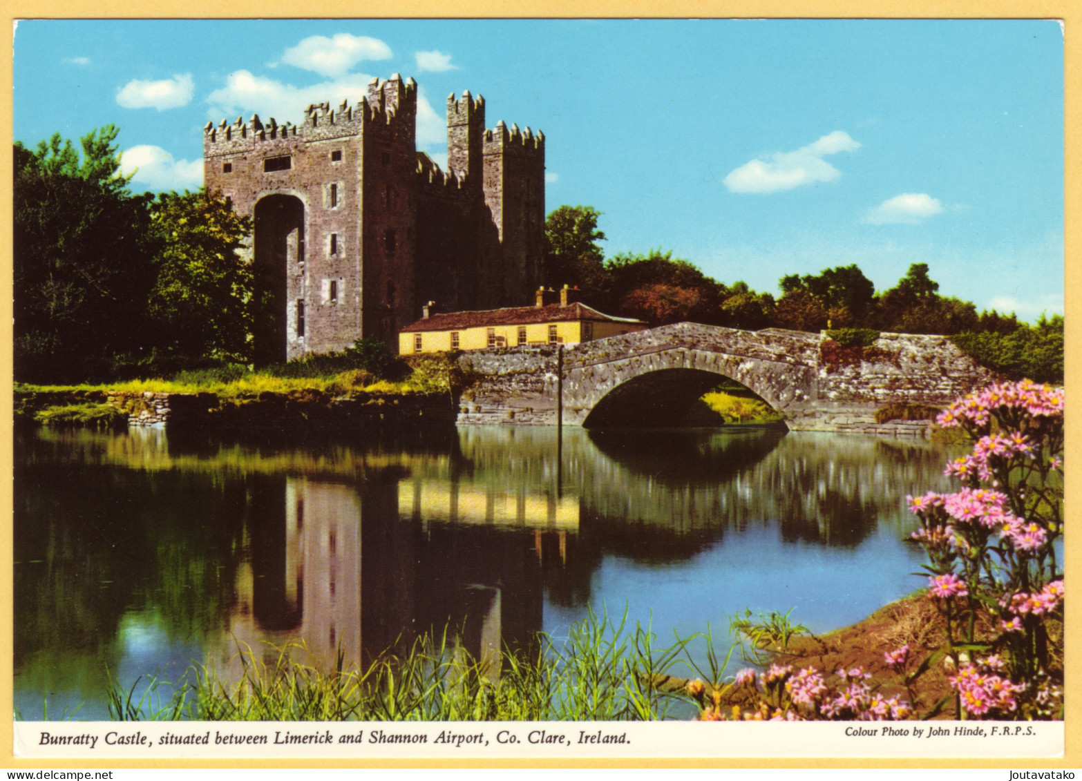 Bunratty Castle Between Limerick And Shannon Airport, Co. Clare, Ireland - Châteaux