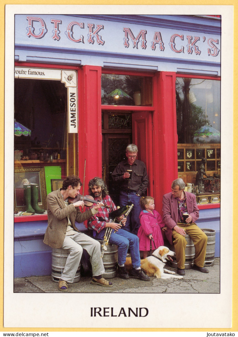 Seisiún - Irish Music Session - Dick Mack's Pub, Dingle, Co. Kerry, Ireland - Kerry
