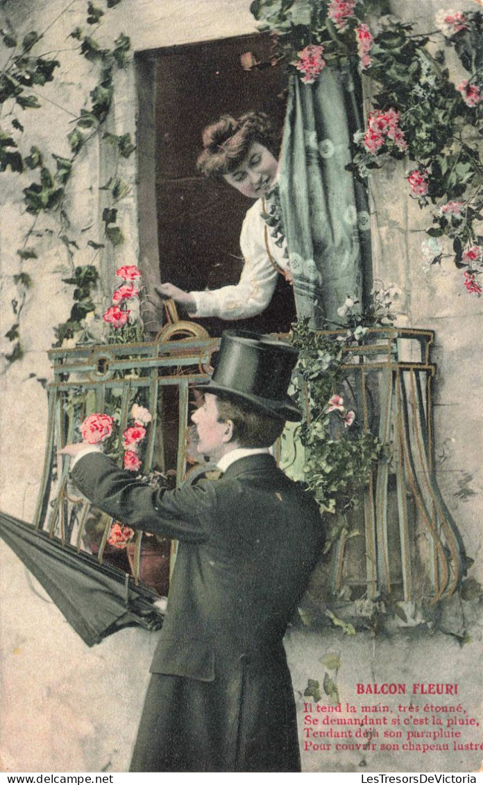 COUPLE - Balcon Fleuri - Il Tend La Main Très étonné - Colorisé - Carte Postale Ancienne - Koppels