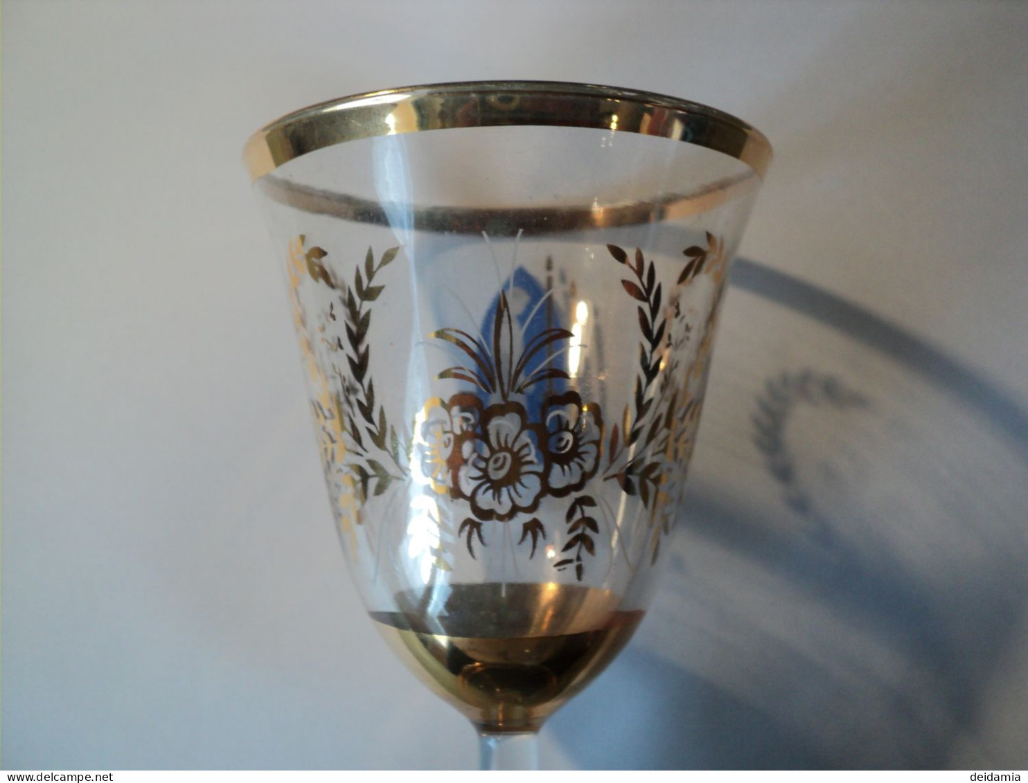 VIEUX VERRE A PIED DE SOUVENIR DE COMMUNION. ANNEES 1950? - Vasos