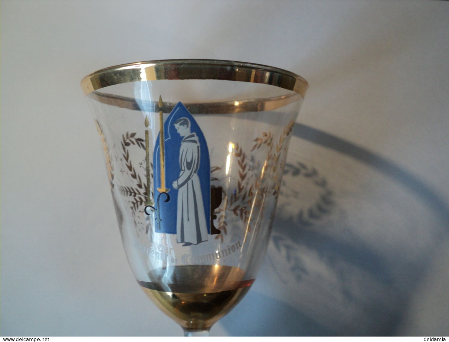 VIEUX VERRE A PIED DE SOUVENIR DE COMMUNION. ANNEES 1950? - Verres