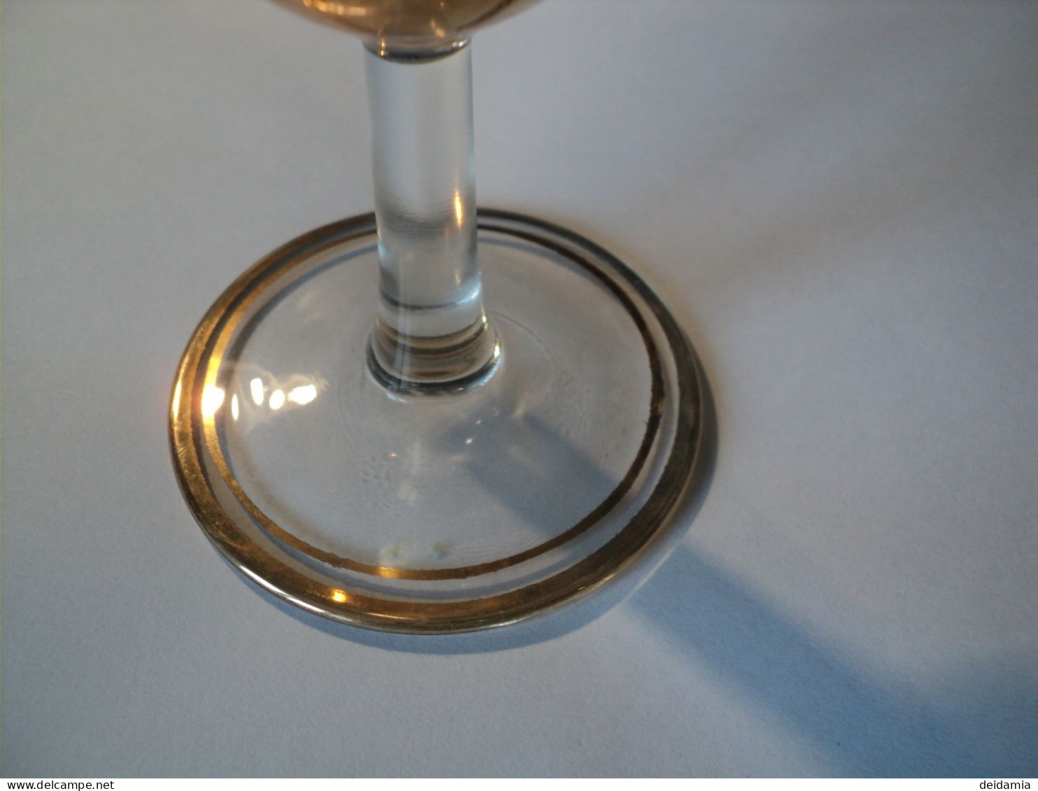 VIEUX VERRE A PIED DE SOUVENIR DE COMMUNION. ANNEES 1950? - Glazen