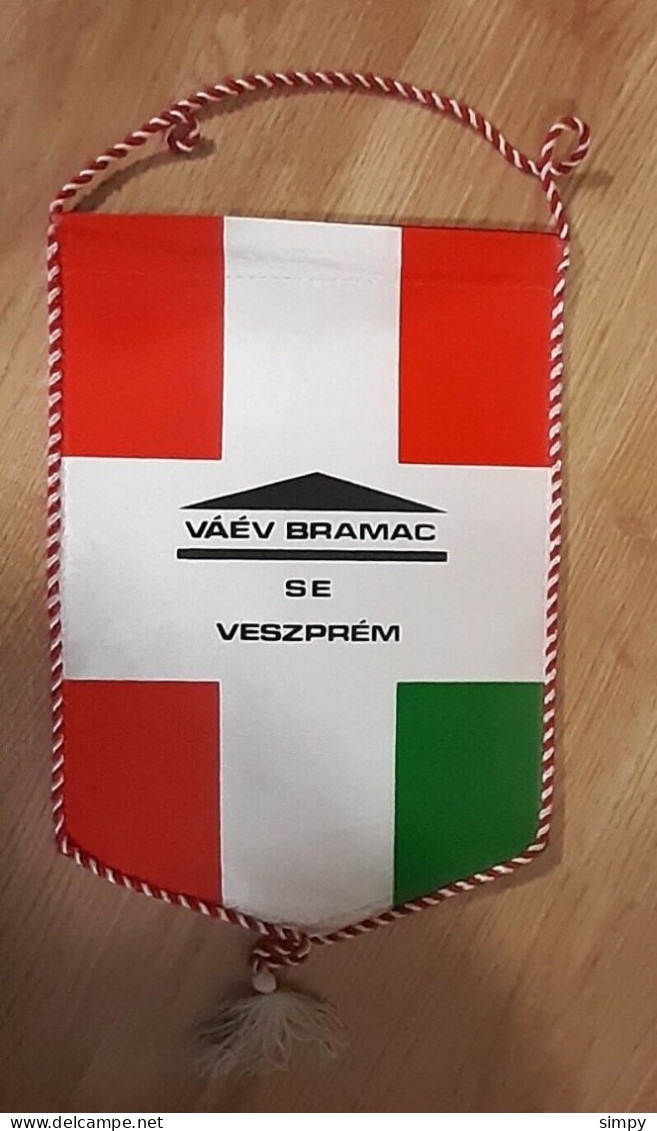 Captain Pennant Handball Club VAEV Bramac SE Veszprem Hungary 1987-1990 18x33cm - Handbal